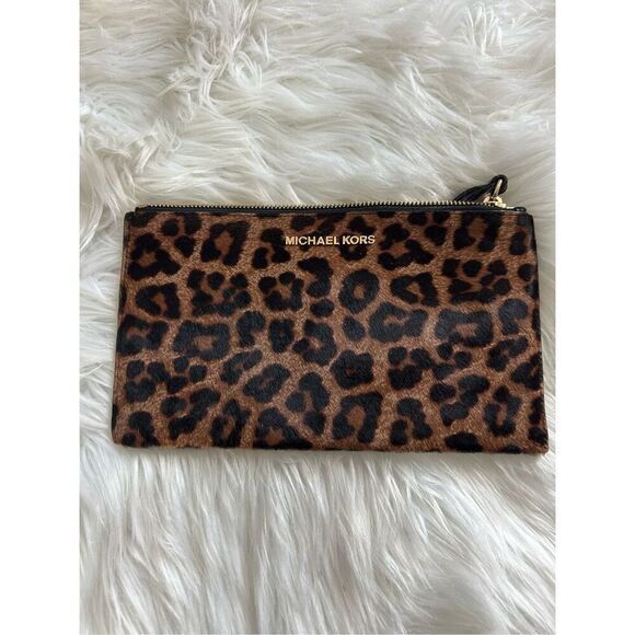Michael Kors animal print clutch wallet - Picture 1 of 7
